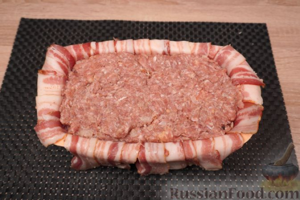 Печеня римска (рулет из фарша, с яйцами)